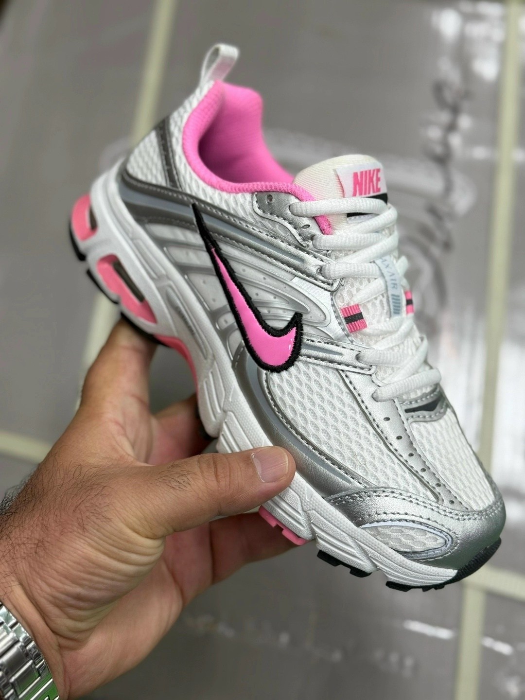кроссовки nike,кроссовки nike initiator,кроссовки,женские беговые кроссовки initiator от finish line nike белый,кроссовки nike женские