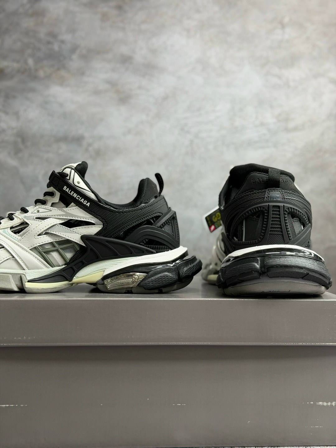 кроссовки balenciaga track 2,balenciaga track 2,кроссовки balenciaga track.2 trainer beige black,balenciaga track,кроссовки balenciaga track 2 trainer 'black white'