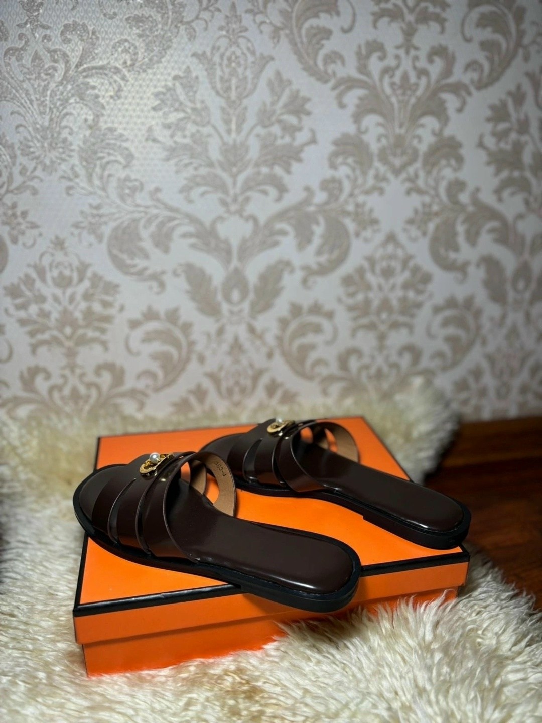 шлепанцы луи виттон,,шлепанцы женские,кожаные шлепанцы,шлепанцы hermes