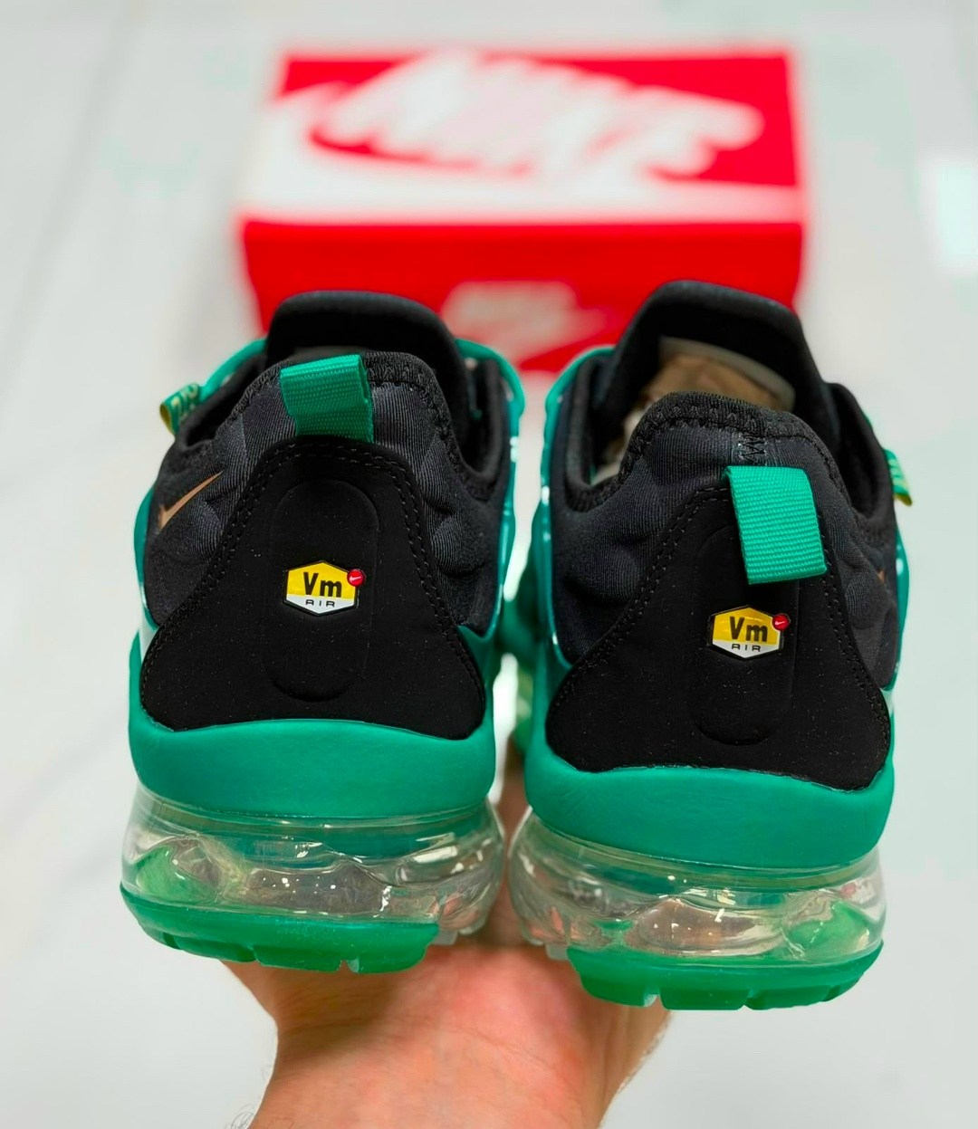 nike vapormax plus,найк вапормакс плюс расцветки,кроссовки nike air vapormax plus,nike air vapormax plus,nike air vapormax