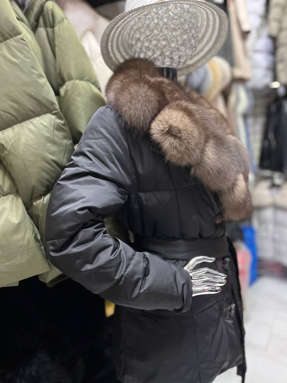 женский пуховик,пуховик женский с натуральным мехом,длинные пуховики,пуховик с натуральным мехом,зимние куртки