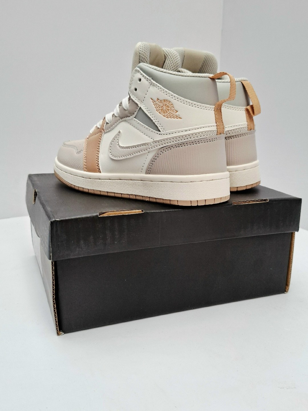 женские кроссовки nike air jordan 1 mid,nike air jordan 1 mid milan,nike air jordan 1 mid,air jordan 1 mid,nike air jordan 1