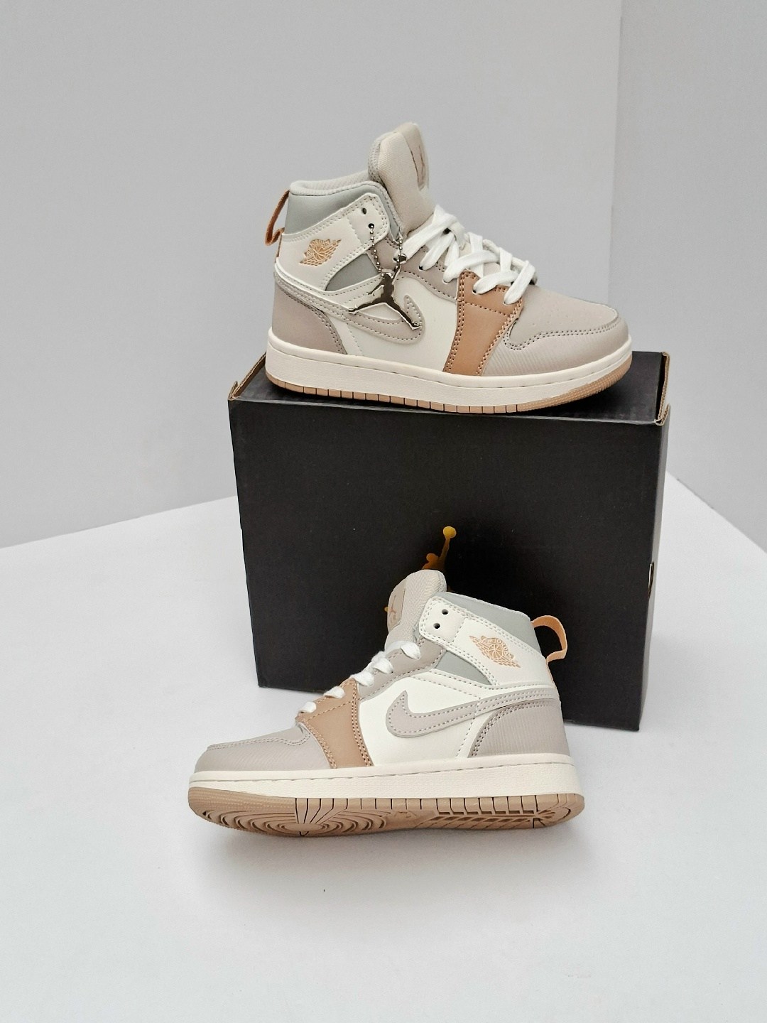 женские кроссовки nike air jordan 1 mid,nike air jordan 1 mid milan,nike air jordan 1 mid,air jordan 1 mid,nike air jordan 1