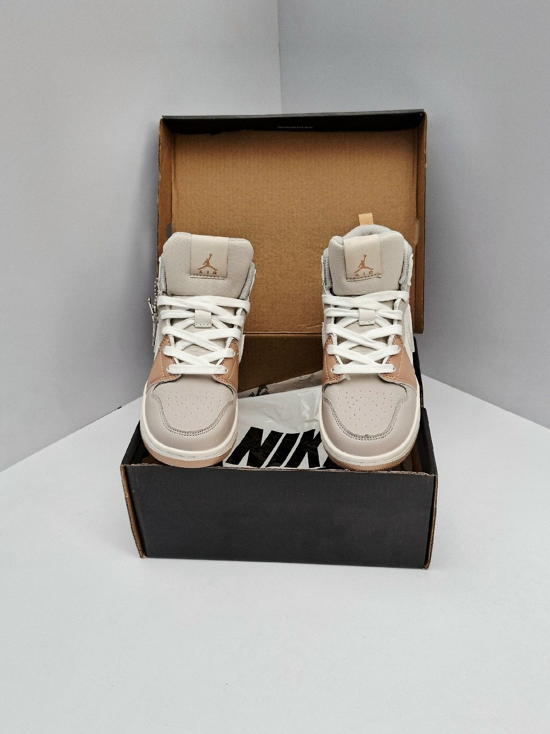 женские кроссовки nike air jordan 1 mid,nike air jordan 1 mid milan,nike air jordan 1 mid,air jordan 1 mid,nike air jordan 1