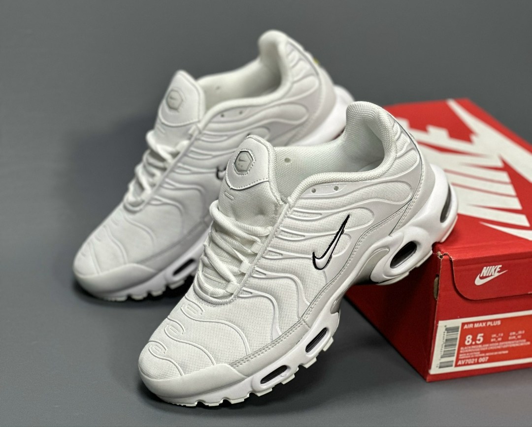 кроссовки nike air max plus tn,nike air max plus tn,кроссовки nike air max plus,кроссовки nike air max tn plus мужские,nike air max plus triple white