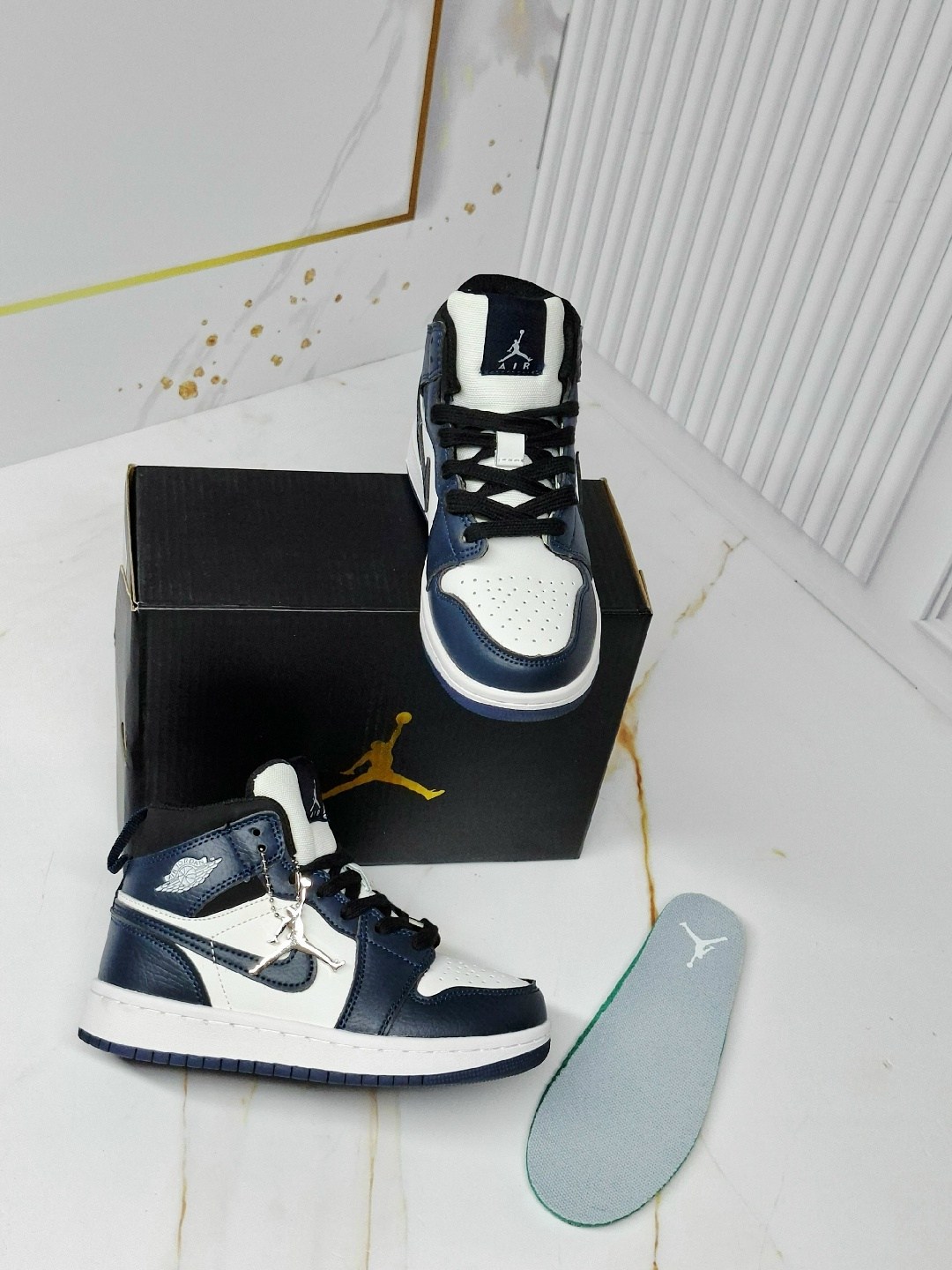 air jordan 1 mid white metallic gold obsidian,nike air jordan 1 mid,кроссовки,кроссовки nike air jordan 1 retro high,nike air jordan 1