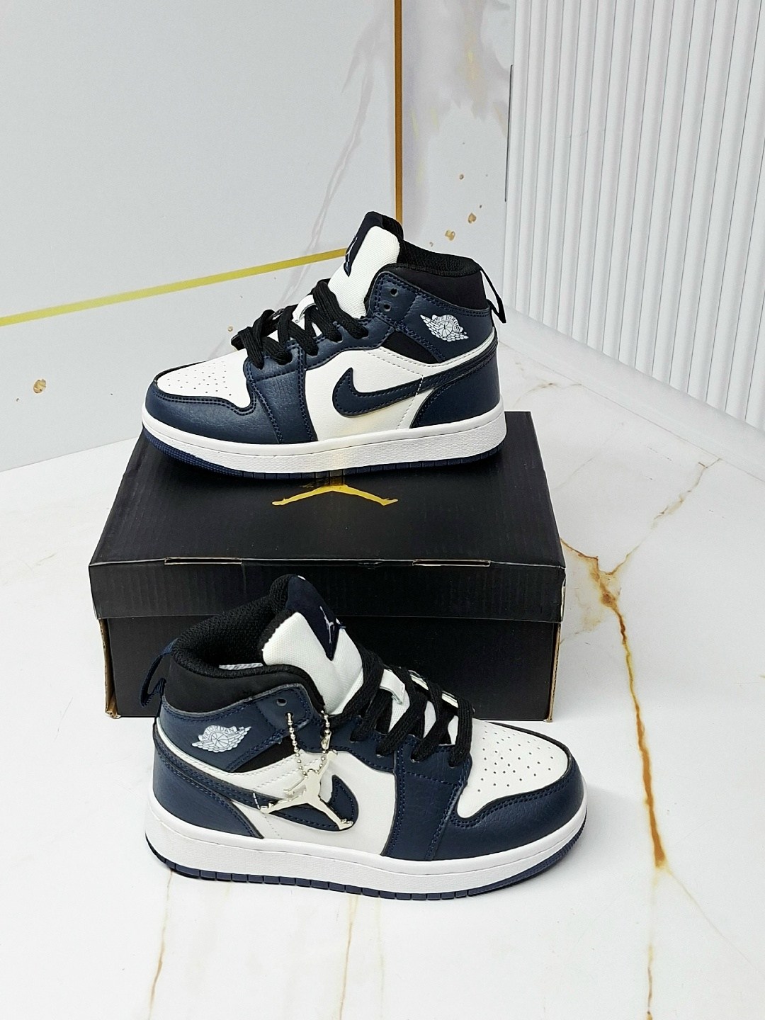 air jordan 1 mid white metallic gold obsidian,nike air jordan 1 mid,кроссовки,кроссовки nike air jordan 1 retro high,nike air jordan 1