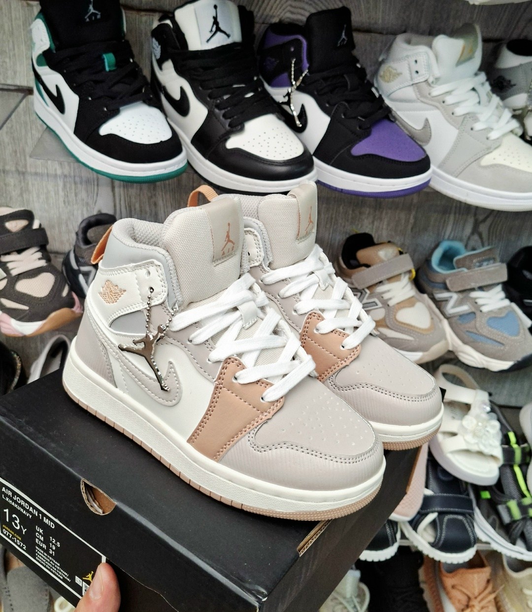 женские кроссовки nike air jordan 1 mid,nike air jordan 1 mid milan,nike air jordan 1 mid,air jordan 1 mid,nike air jordan 1