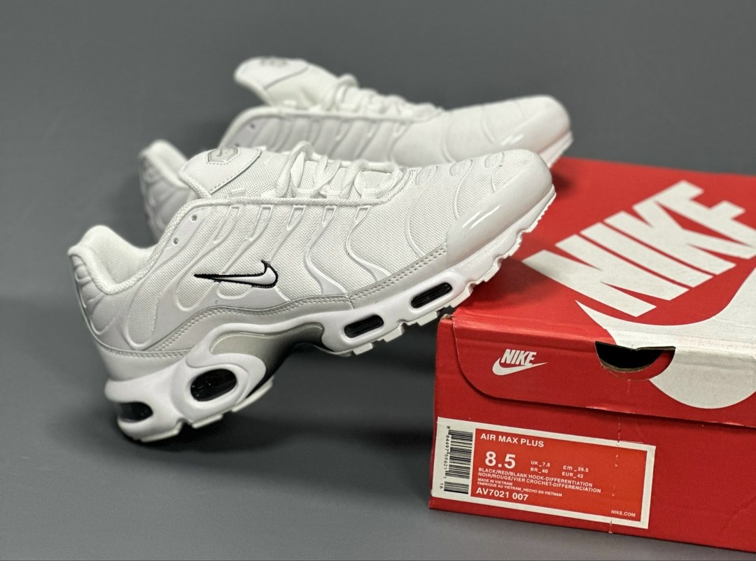 кроссовки nike air max plus tn,nike air max plus tn,кроссовки nike air max plus,кроссовки nike air max tn plus мужские,nike air max plus triple white