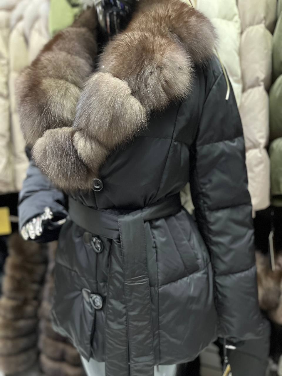женский пуховик,пуховик женский с натуральным мехом,длинные пуховики,пуховик с натуральным мехом,зимние куртки