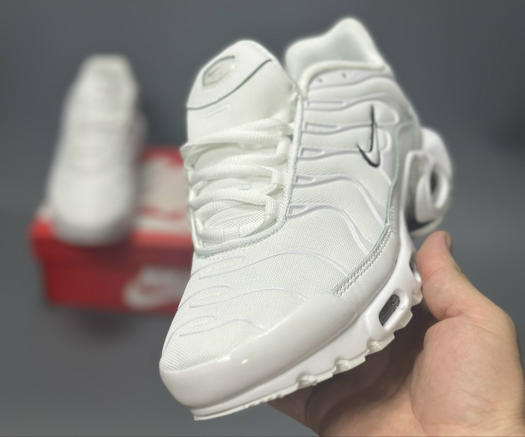 кроссовки nike air max plus tn,nike air max plus tn,кроссовки nike air max plus,кроссовки nike air max tn plus мужские,nike air max plus triple white