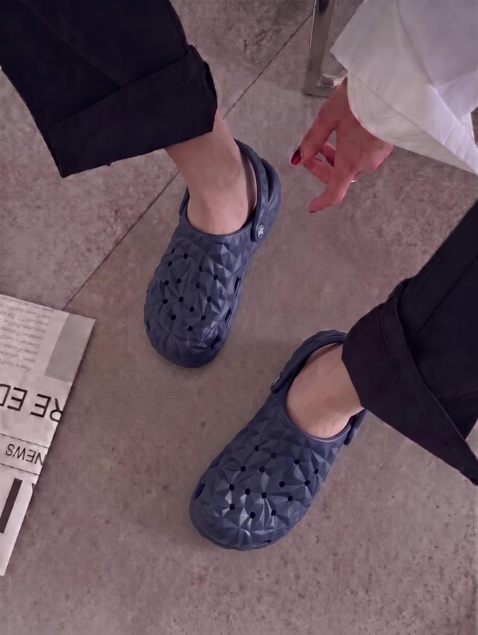 ,тапочки модные,повседневная ,сабо classic geometric clog crocs,летние тапочки