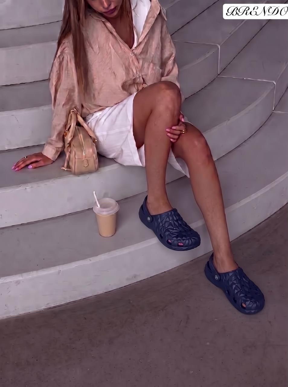,тапочки модные,повседневная ,сабо classic geometric clog crocs,летние тапочки