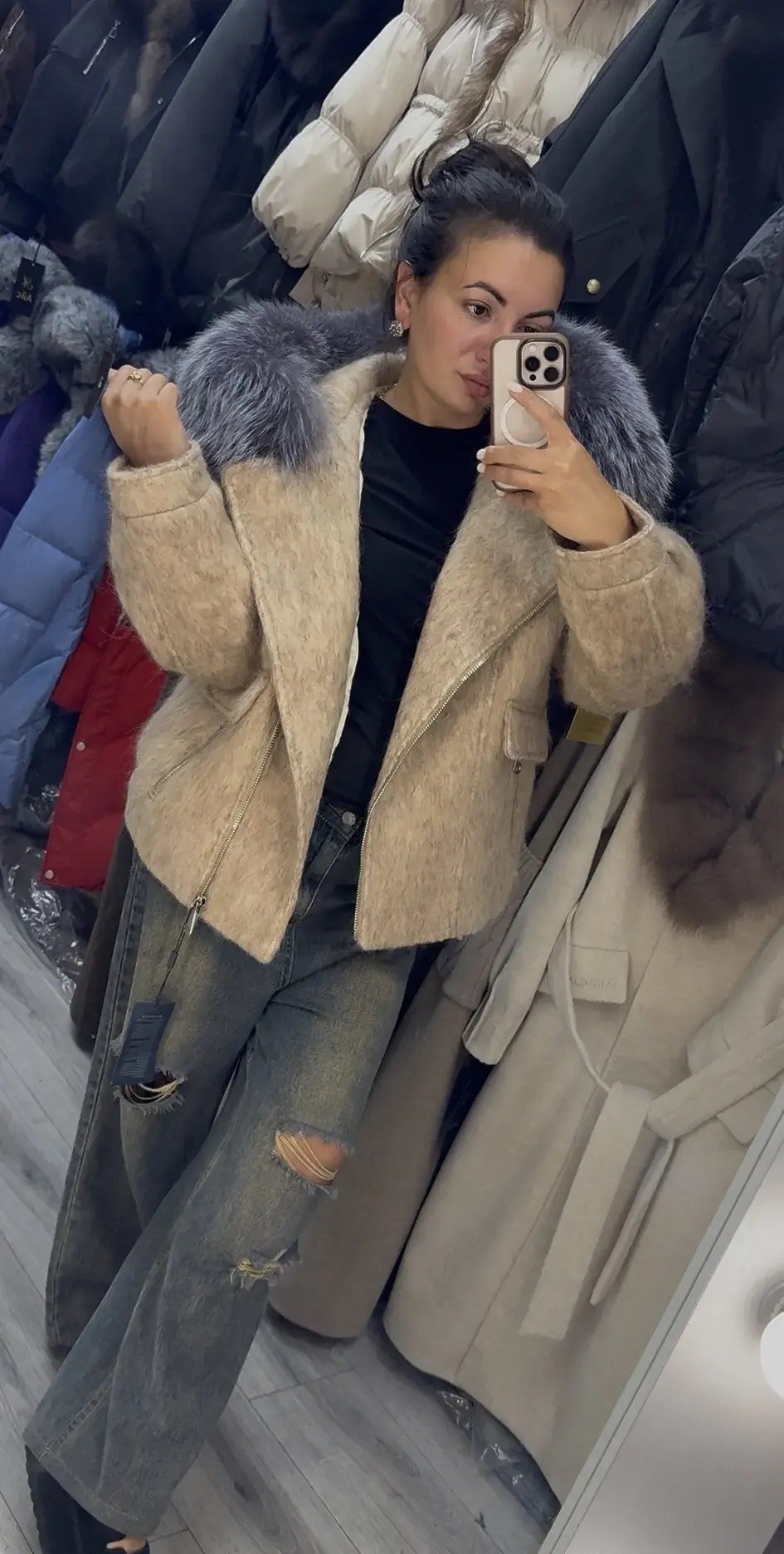 женская зимняя куртка,зимняя куртка-пальто оверсайз,серая куртка из шерсти с накладными карманами и съемным мехом,женская куртка,пальто пуховик