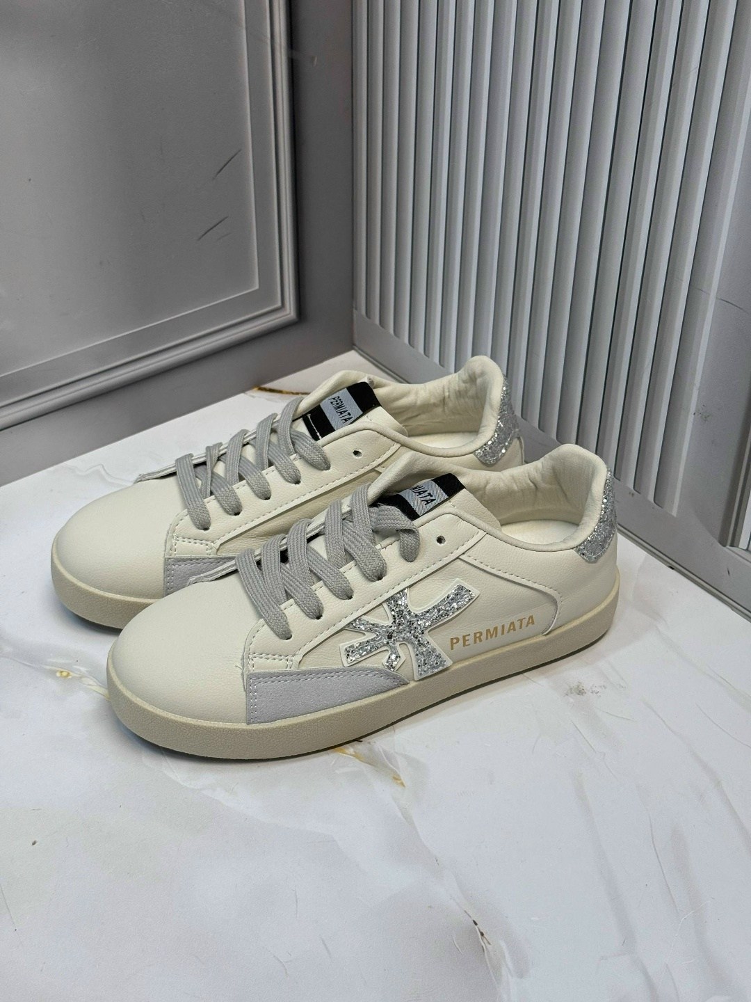 кожаные кеды golden goose superstar premium,кроссовки golden goose,женские кожаные кроссовки golden goose super-star premium - white / beige,кеды golden goose,golden goose
