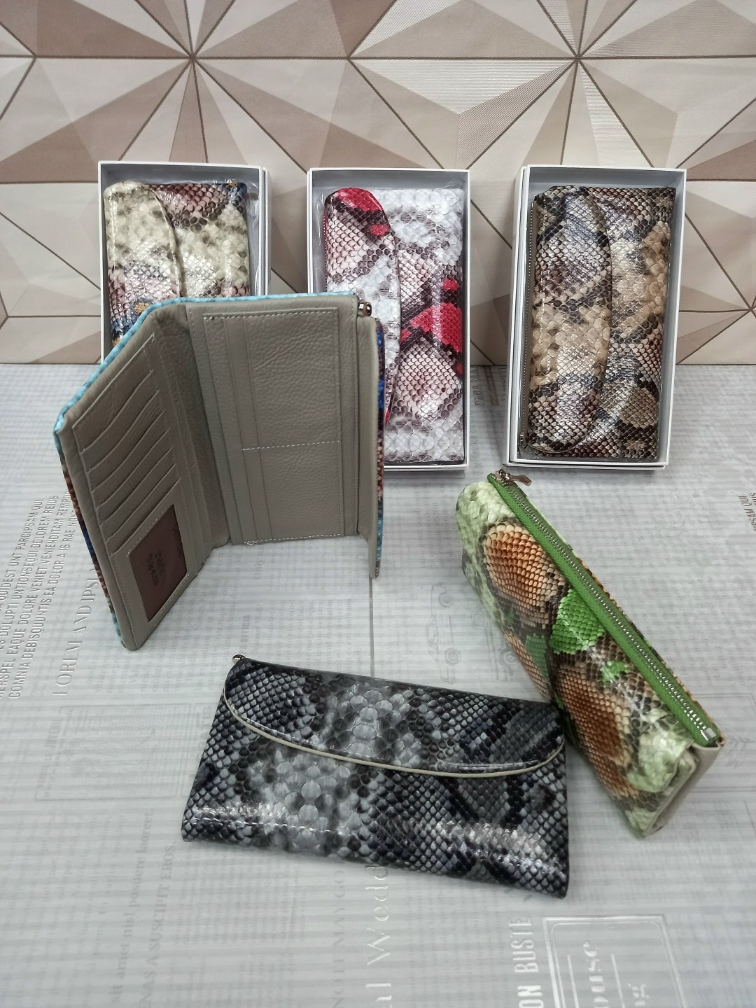 женские кошельки,аксессуары кошельки,кожа питона,клатч женский,кошелек классический