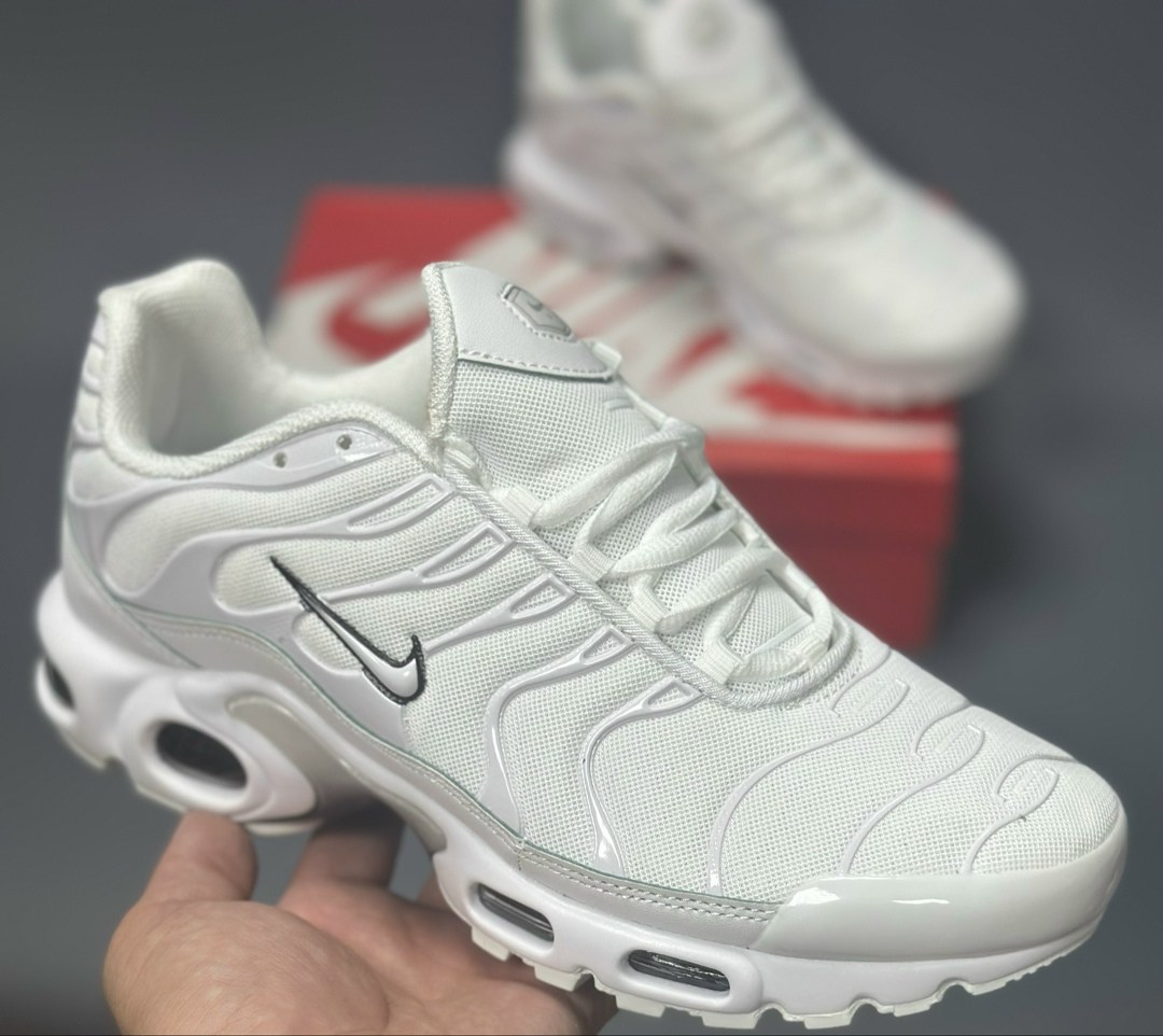 кроссовки nike air max plus tn,nike air max plus tn,кроссовки nike air max plus,кроссовки nike air max tn plus мужские,nike air max plus triple white