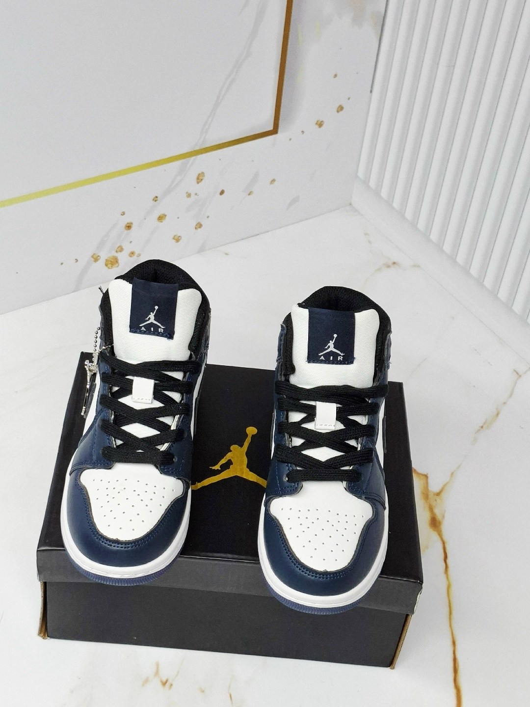 air jordan 1 mid white metallic gold obsidian,nike air jordan 1 mid,кроссовки,кроссовки nike air jordan 1 retro high,nike air jordan 1