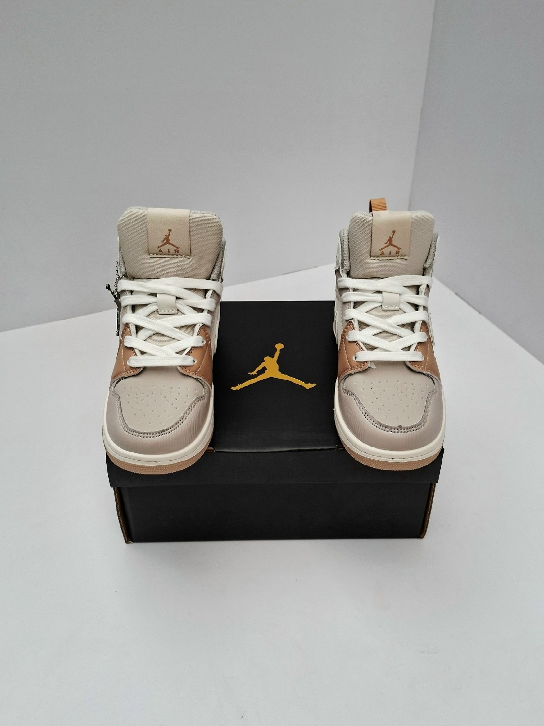 женские кроссовки nike air jordan 1 mid,nike air jordan 1 mid milan,nike air jordan 1 mid,air jordan 1 mid,nike air jordan 1