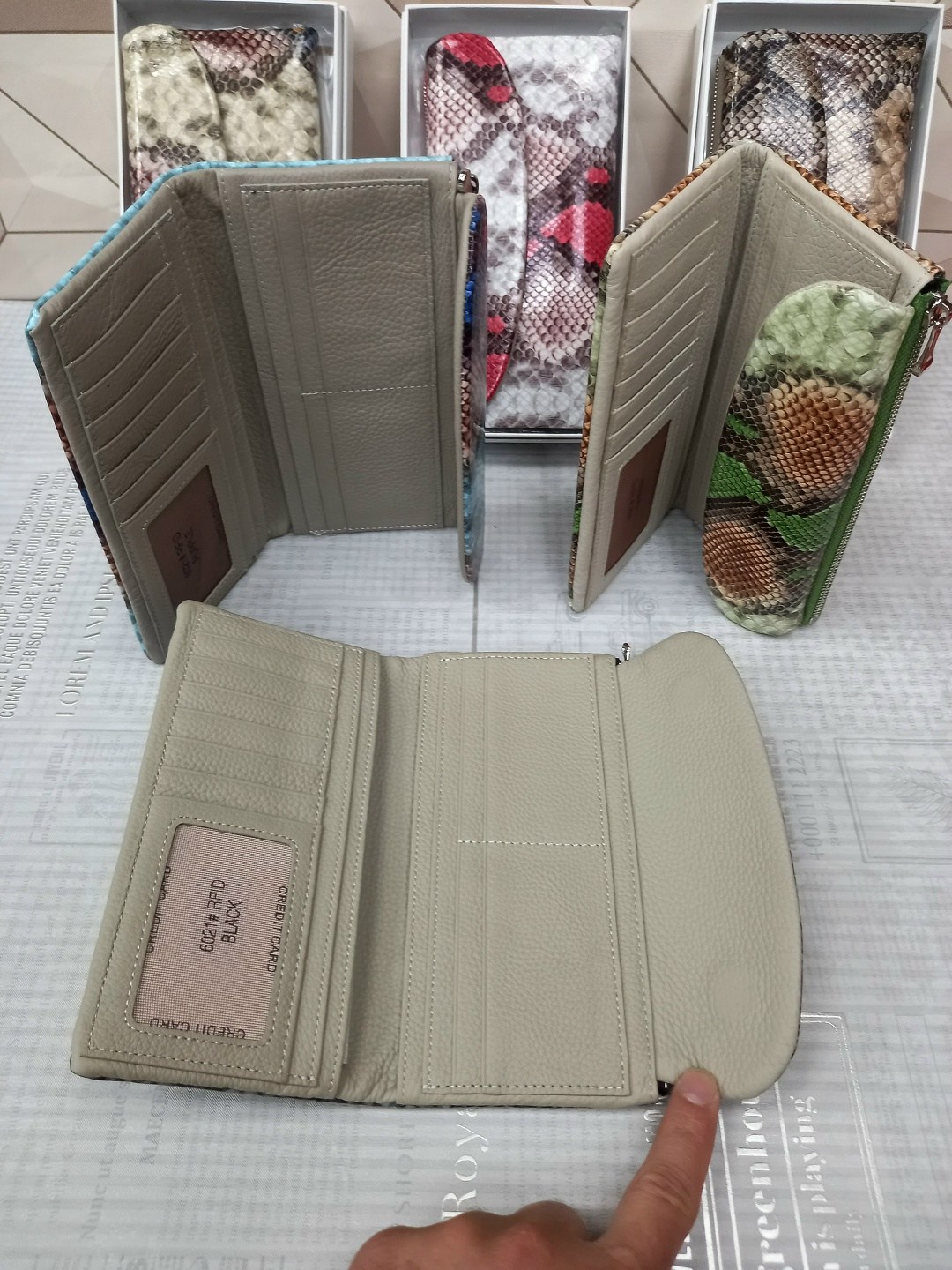 женские кошельки,аксессуары кошельки,кожа питона,клатч женский,кошелек классический
