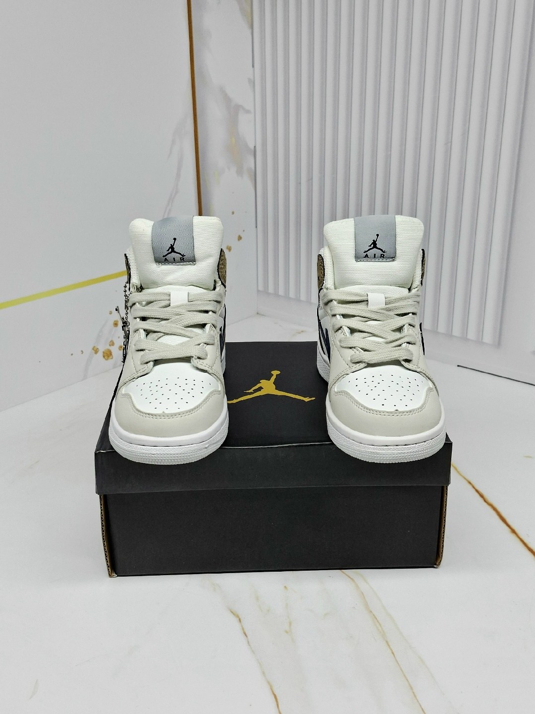 кроссовки,кроссовки мальчику,nike air jordan 1 mid,кроссовки детские демисезон,кроссовка детская