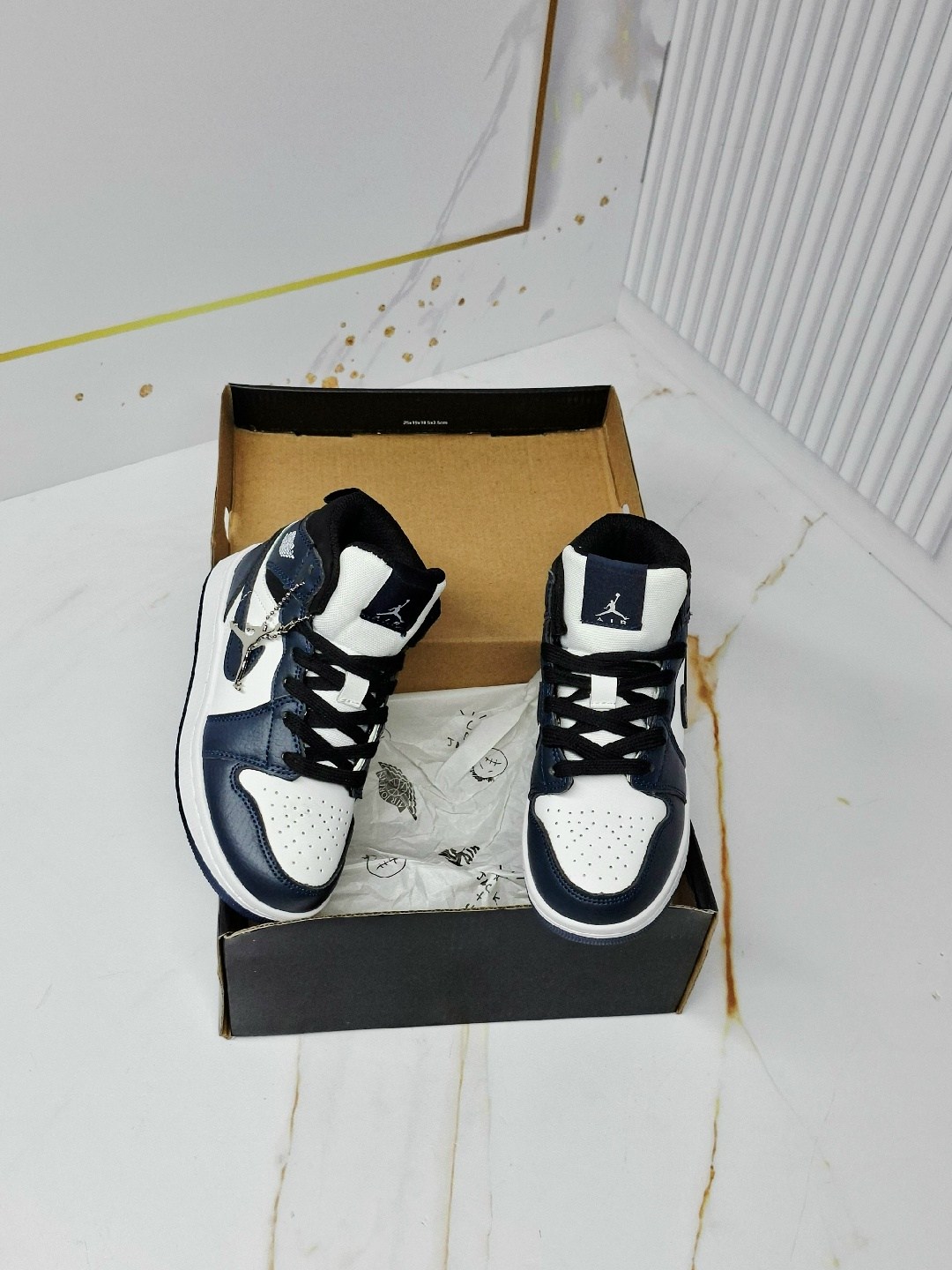 air jordan 1 mid white metallic gold obsidian,nike air jordan 1 mid,кроссовки,кроссовки nike air jordan 1 retro high,nike air jordan 1