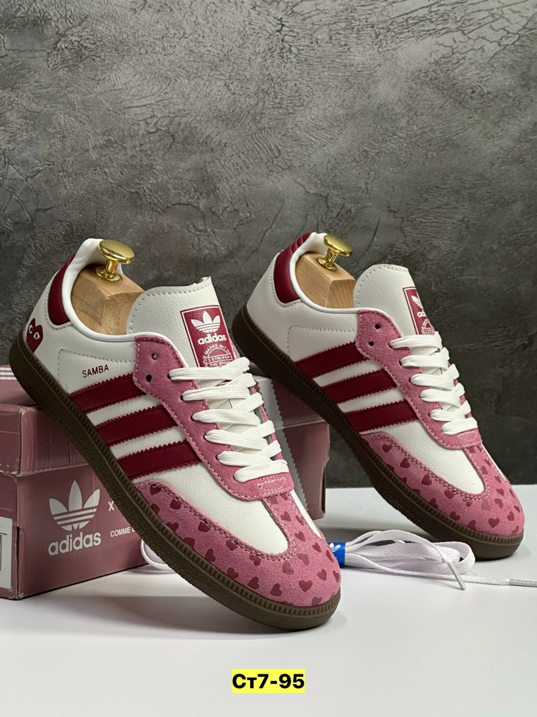 кроссовки женские adidas samba,кроссовки женские adidas samba adidas цвет белый красный розовый,кроссовки adidas samba,кроссовки adidas samba сердечки adidas,спортивные молодежные кроссовки samba adid