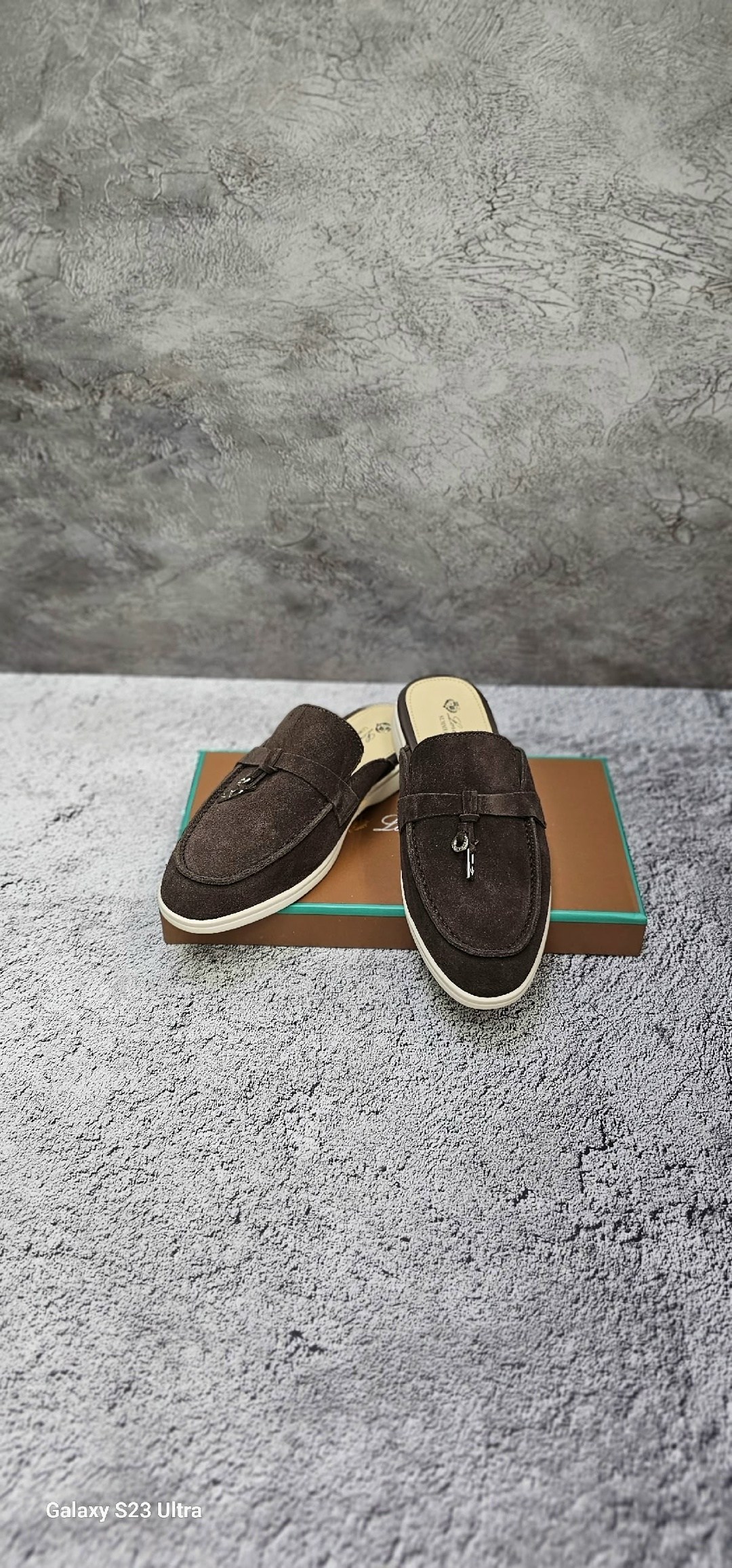 женские замшевые мюли loro piana бежевые,,мюли loro piana,лоферы loro piana,замшевые мюли