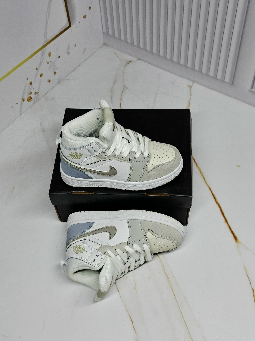кроссовки,кроссовки nike air jordan 1,nike air jordan 1 mid,кроссовки мальчику,air jordan 1 mid se grey