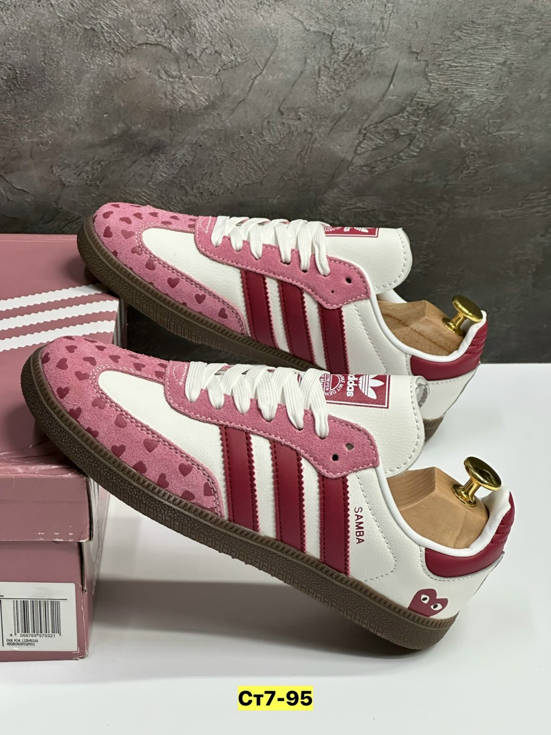 кроссовки женские adidas samba,кроссовки женские adidas samba adidas цвет белый красный розовый,кроссовки adidas samba,кроссовки adidas samba сердечки adidas,спортивные молодежные кроссовки samba adid