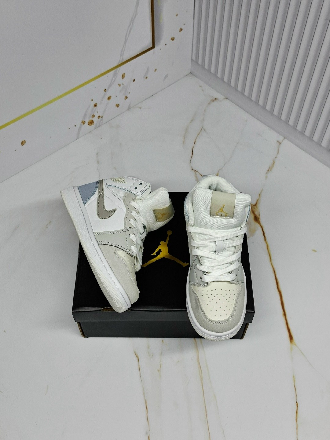кроссовки,кроссовки nike air jordan 1,nike air jordan 1 mid,кроссовки мальчику,air jordan 1 mid se grey
