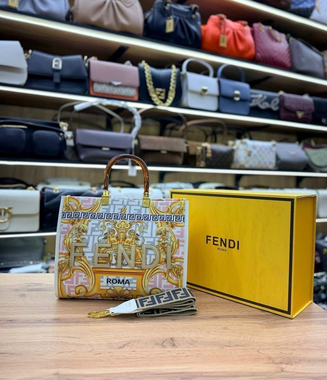 сумка fendi,сумка женская fendi,fendi сумка на плечо,fendi сумка тоут,сумки