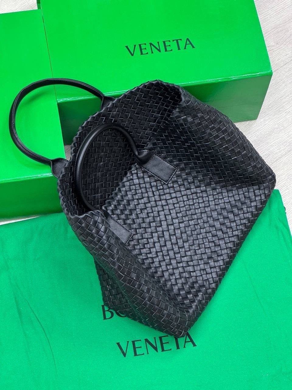женская кожаная сумка bottega veneta cabat бордовая,сумка bottega veneta,женская сумка bottega veneta cabat,сумка боттега венета,кожаная сумка bottega veneta cabat черная