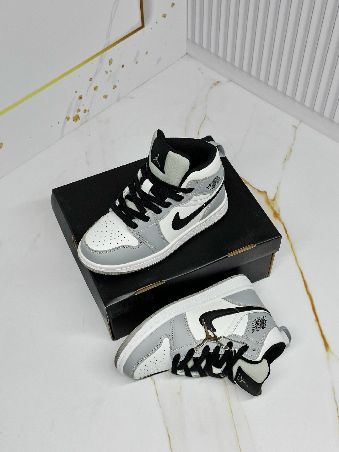air jordan 1 mid light smoke grey,nike air jordan 1 mid,кроссовки nike air jordan 1,nike air jordan 1 mid se,nike air jordan 1