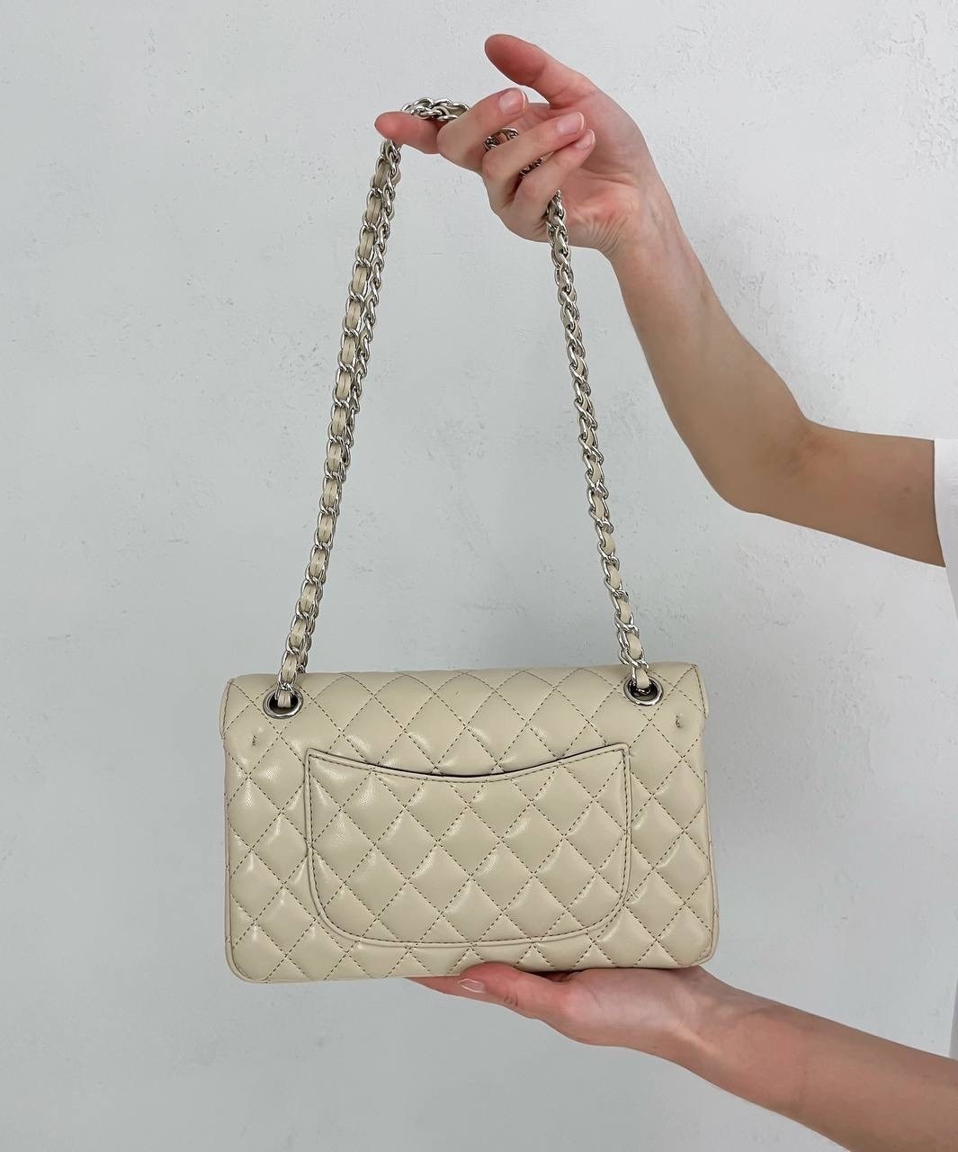 сумка chanel,сумка шанель chanel 2.55 flap бежевая с фурнитурой серебро,шанель сумка,сумка chanel женская,сумка chanel сумка chanel