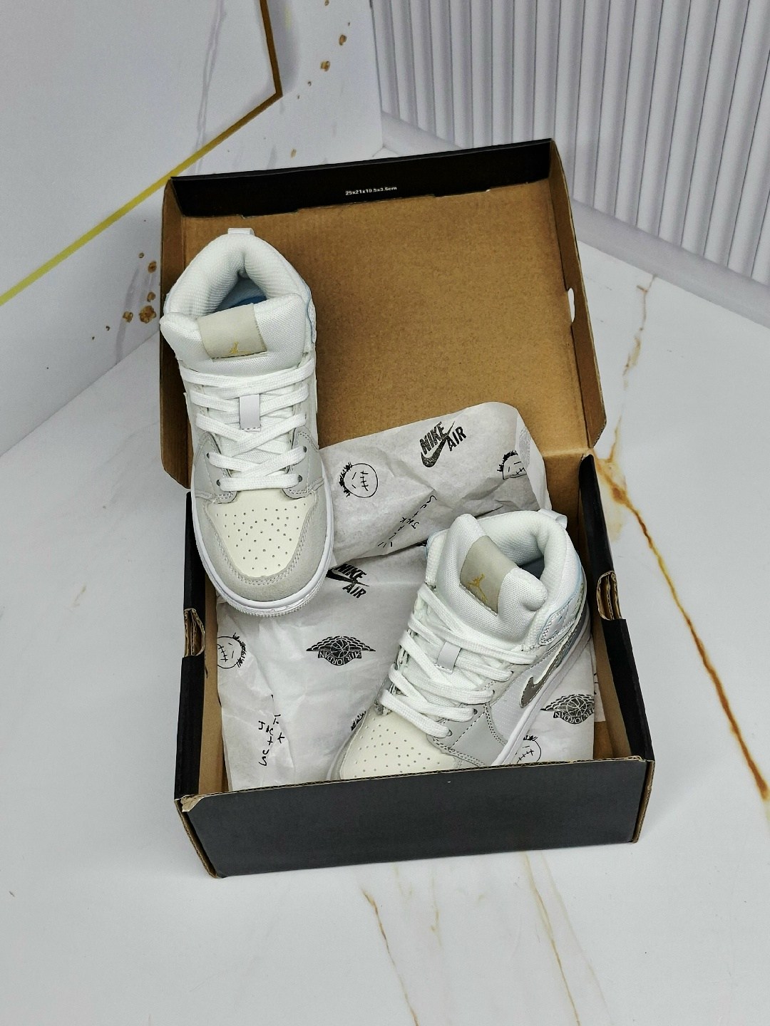 кроссовки,кроссовки nike air jordan 1,nike air jordan 1 mid,кроссовки мальчику,air jordan 1 mid se grey