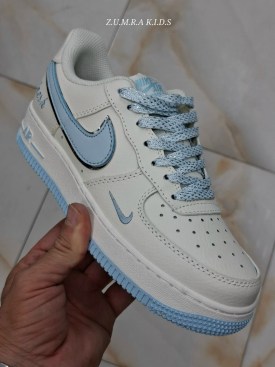 Кроссовки