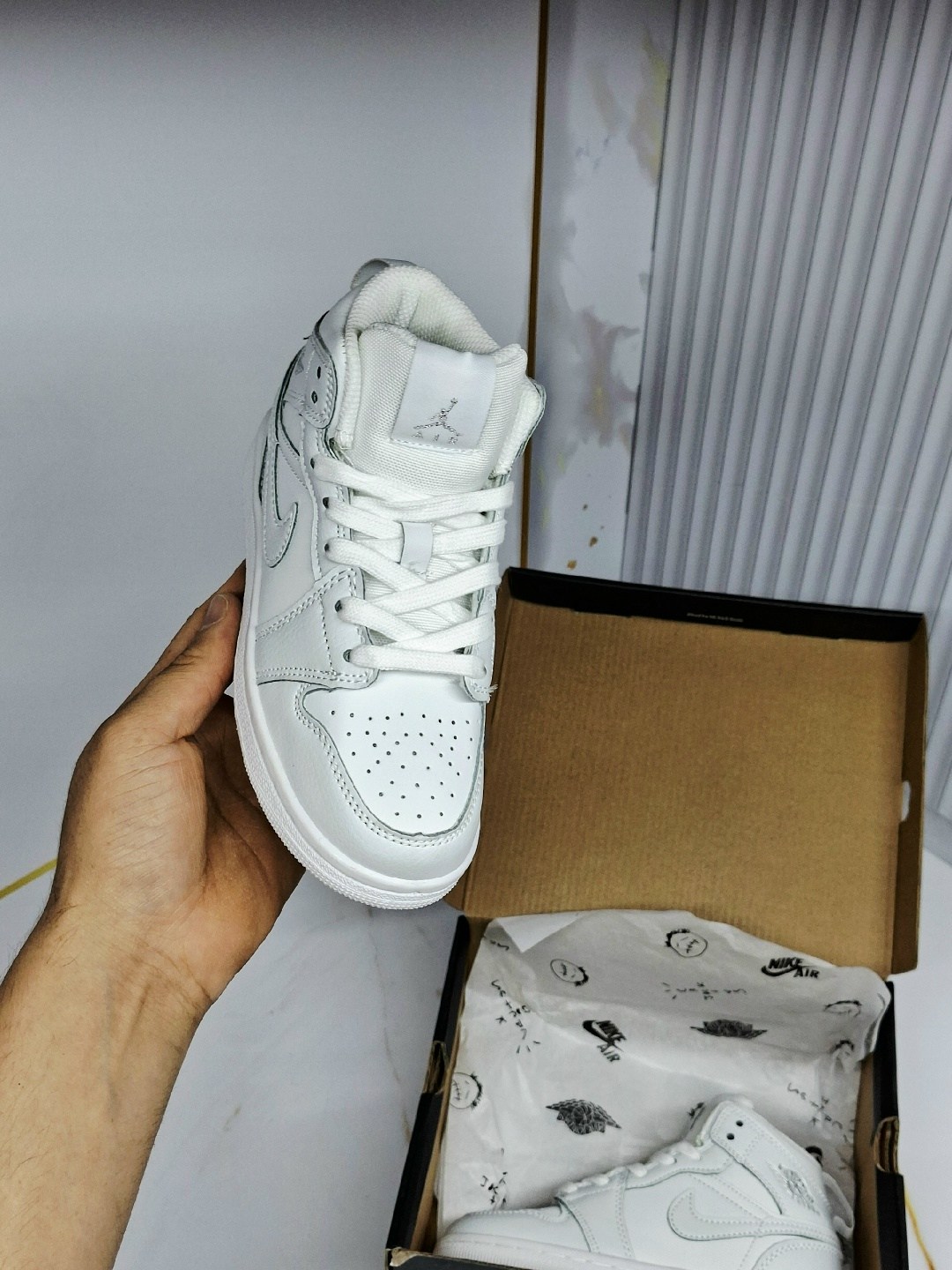 air jordan 1 mid triple white,кроссовки,nike air jordan 1 mid,белые кроссовки,кроссовки nike air jordan 1 retro