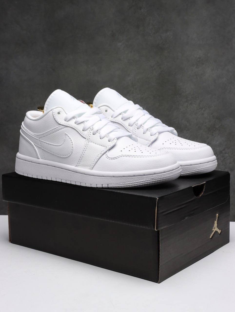 air jordan 1 low triple white,кроссовки air jordan 1 low triple white,кроссовки nike air jordan 1 low,nike air jordan 1 low white,nike air jordan 1 low