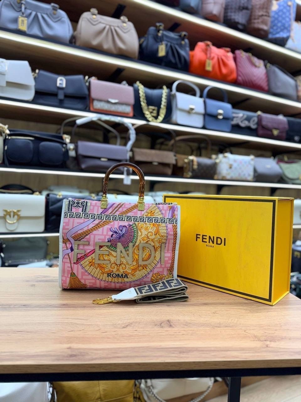 сумка fendi,сумка женская fendi,fendi сумка на плечо,fendi сумка тоут,сумки