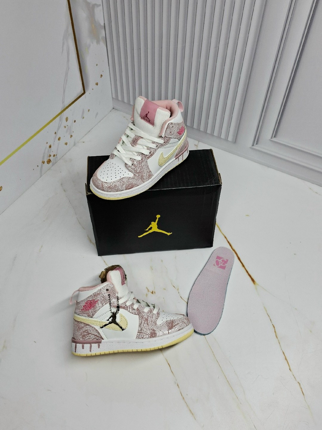 кроссовки женские nike air jordan 1,кроссовки nike air jordan 1,кроссовки jordan 1,женские кроссовки nike,кроссовки