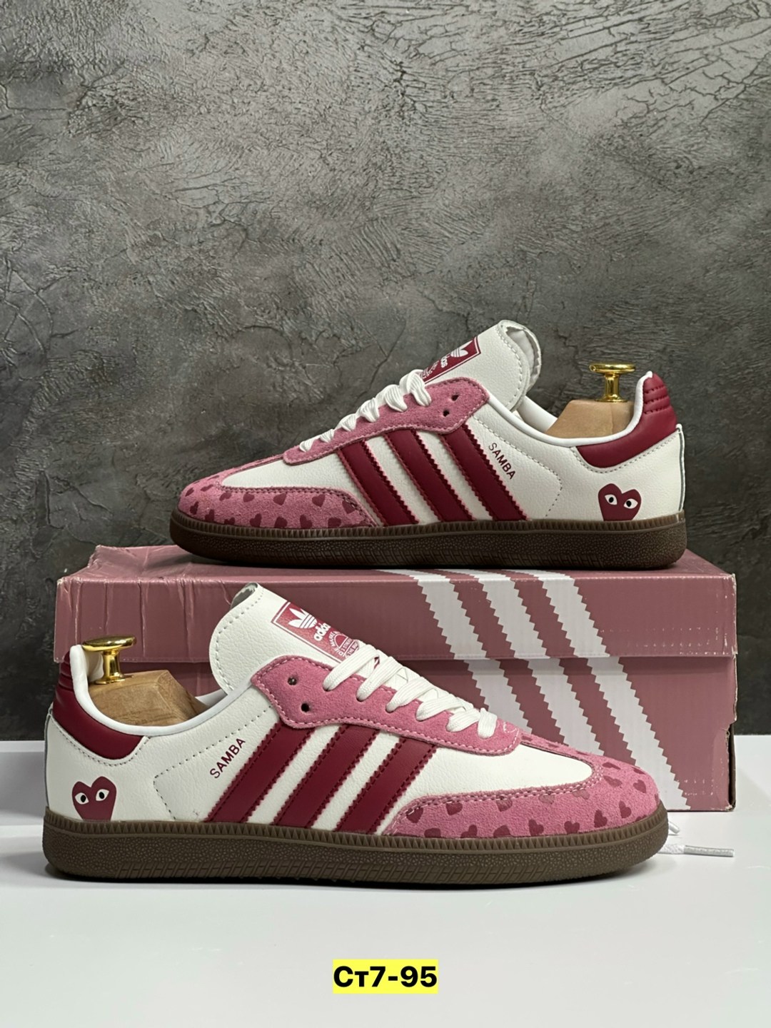 кроссовки женские adidas samba,кроссовки женские adidas samba adidas цвет белый красный розовый,кроссовки adidas samba,кроссовки adidas samba сердечки adidas,спортивные молодежные кроссовки samba adid