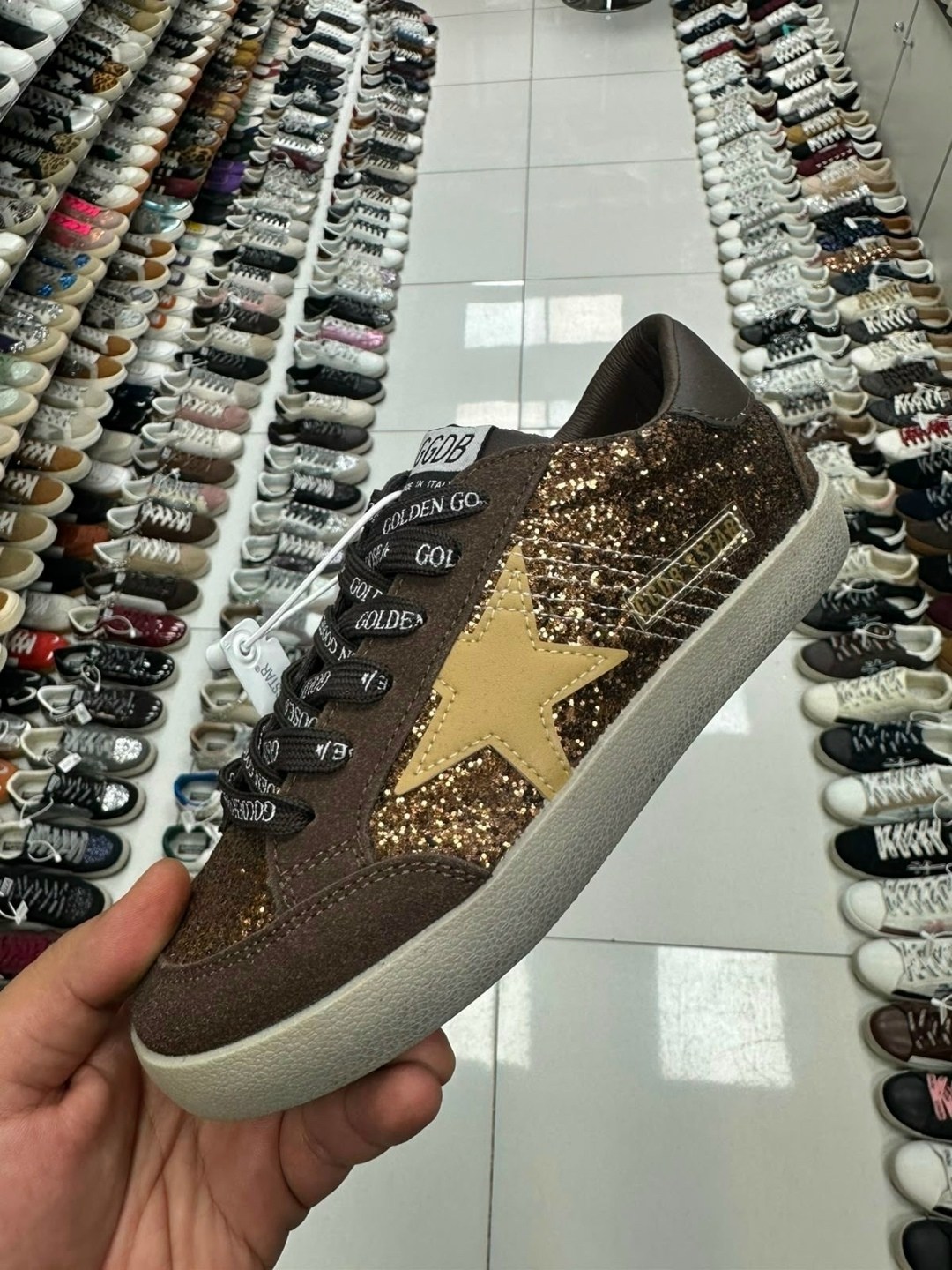 ,golden goose кеды super-star с блестками серебристый,кеды golden goose,кеды golden goose женские,кроссовки golden goose