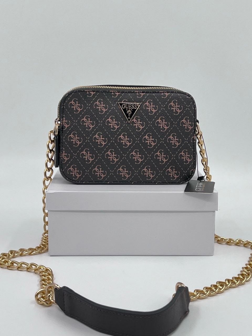 сумка белая guess,сумка guess,guess сумка на плечо,guess сумка на плечо кросс-боди,сумка кросс-боди женская guess hwzg7879140 белая