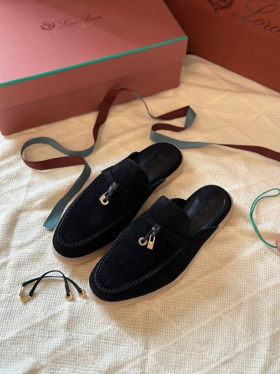 loro piana мюли,женские замшевые мюли loro piana бежевые,замшевые женские лоферы loro piana розовые,женские замшевые мюли loro piana розовые,лоферы loro piana