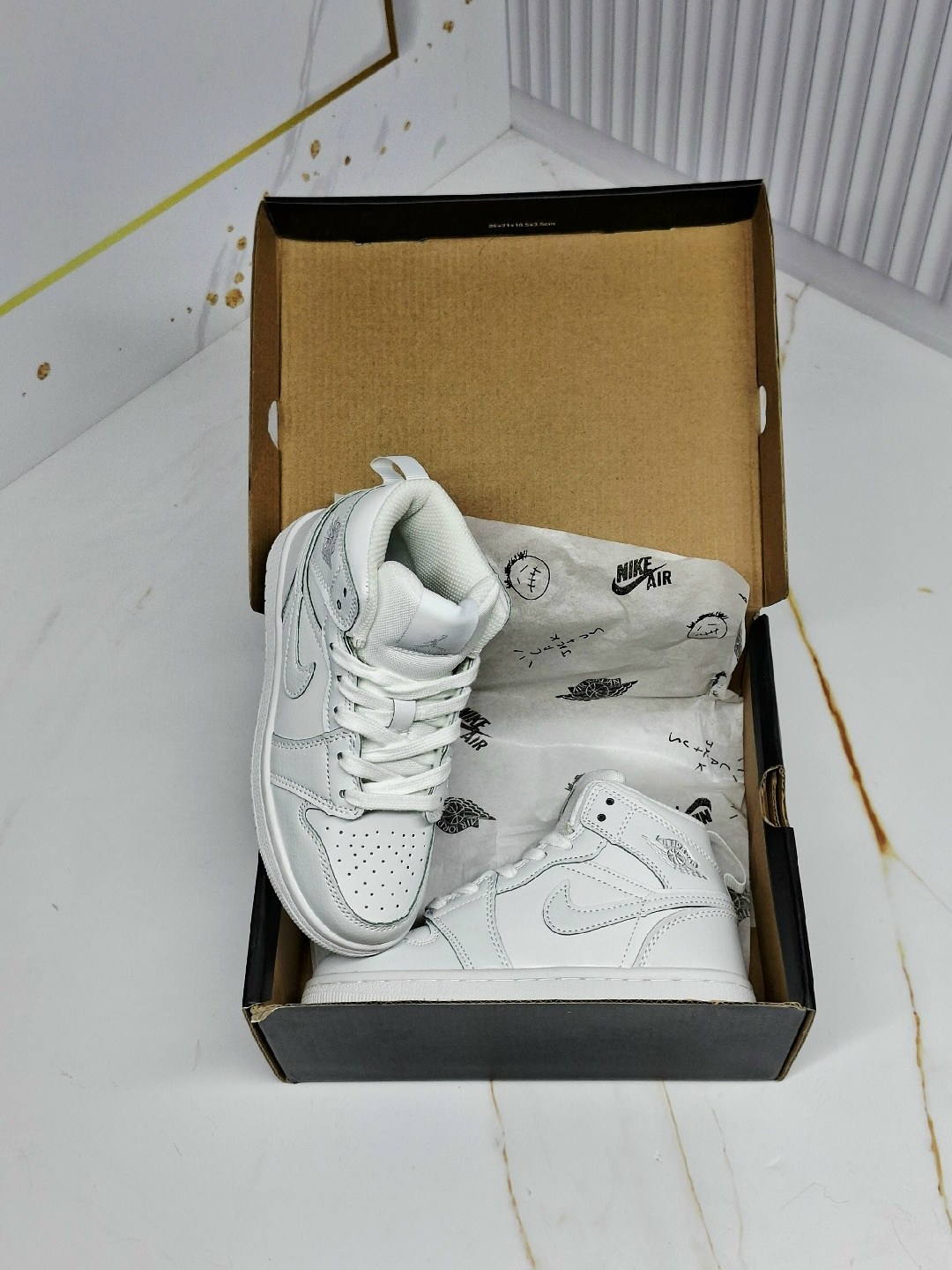 air jordan 1 mid triple white,кроссовки,nike air jordan 1 mid,белые кроссовки,кроссовки nike air jordan 1 retro