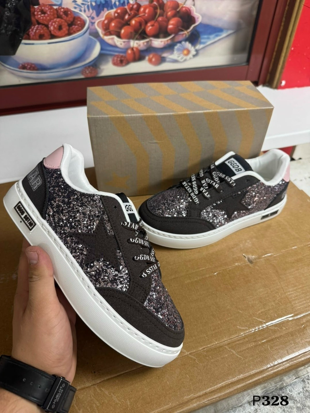 ,golden goose кеды super star черный,кеды golden goose,голден гус кеды женские,лаковые кроссовки golden goose