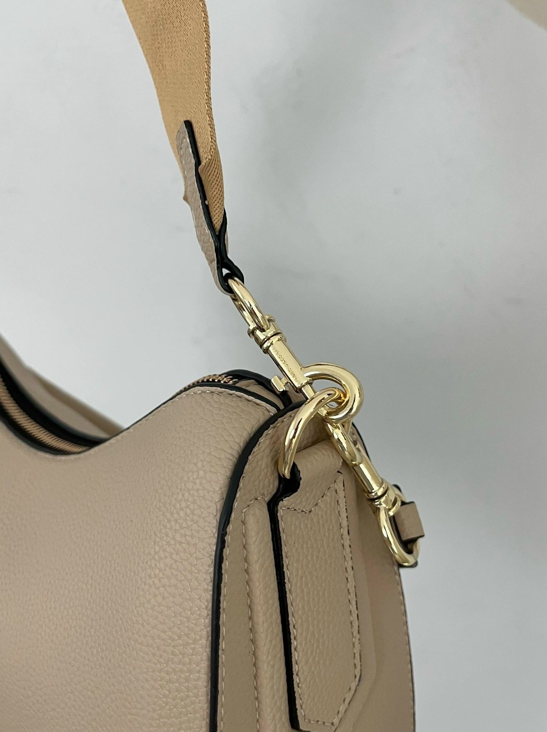 сумка,marc jacobs сумка женская,женская сумка,кожаная сумка хобо merveille coccinelle,сумка женская бежевая