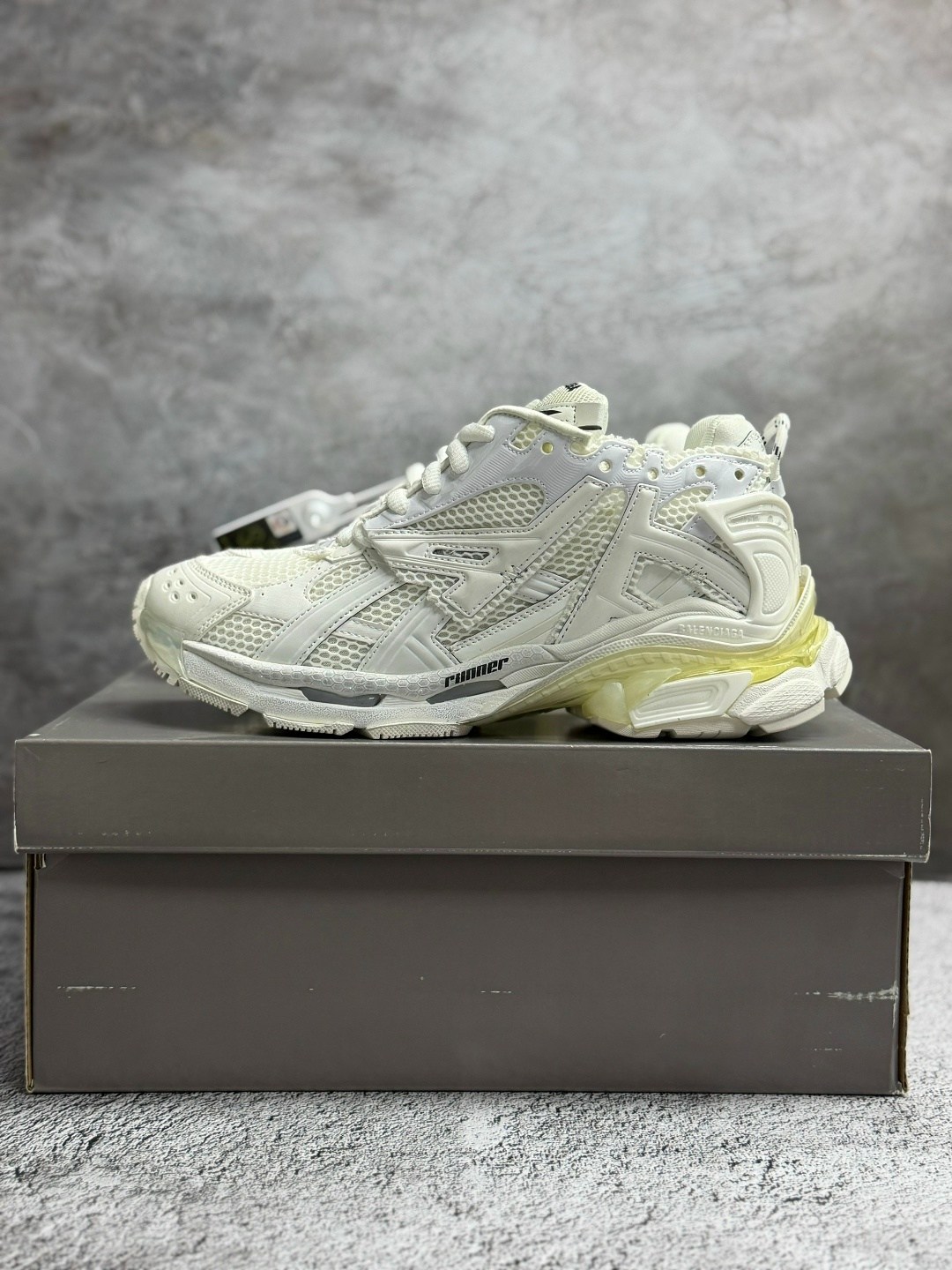 кроссовки balenciaga,кроссовки женские balenciaga,кроссовки balenciaga runner sneaker белый,balenciaga runner sneaker 'white',кроссовки balenciaga runner