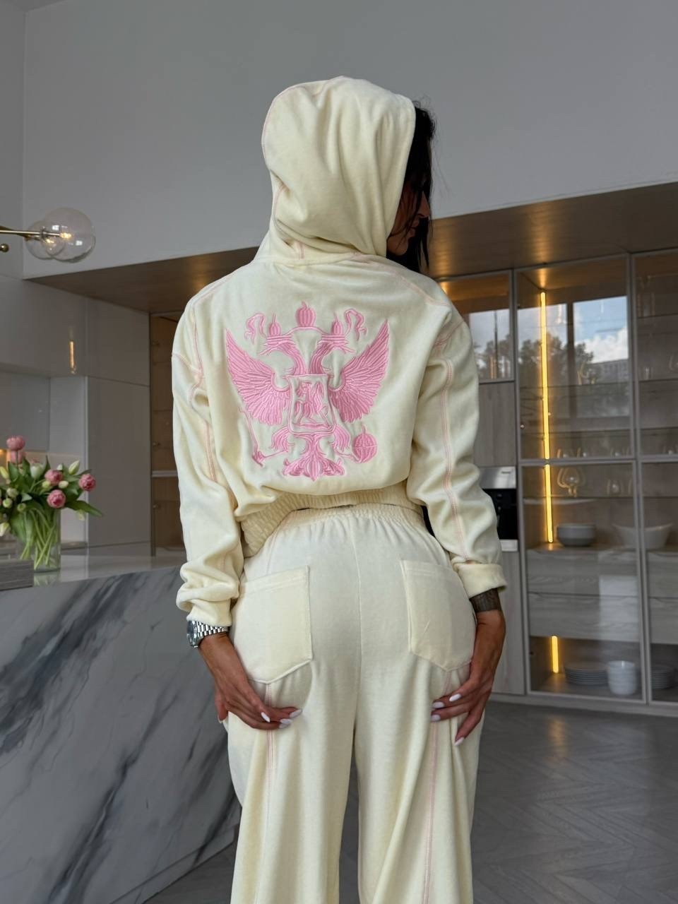 женский красный костюм miu miu,красный женский костюм,спортивный костюм женский,костюм женский,велюровый костюм женский